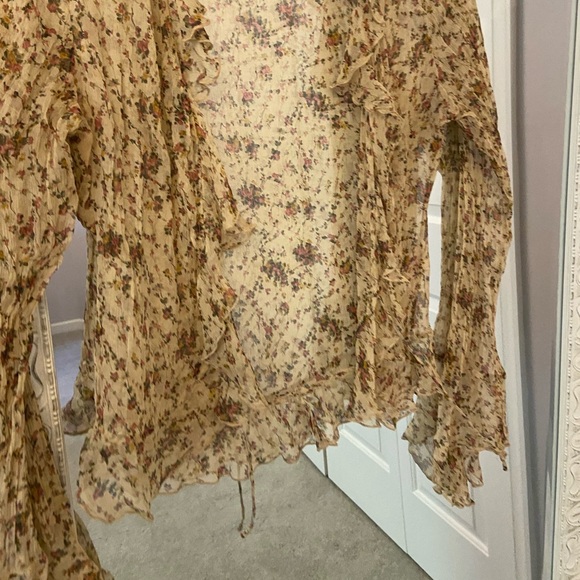 EUC Guess 100% silk vintage floral blouse - Picture 3 of 10